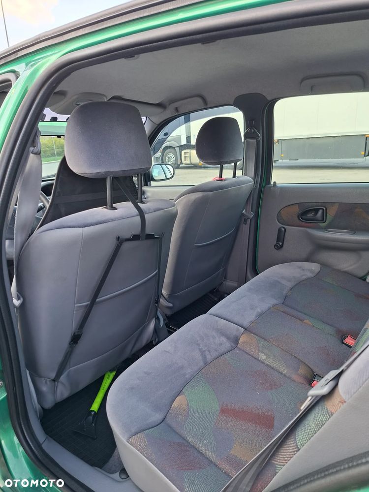 Renault Clio 1.4i RT - 12