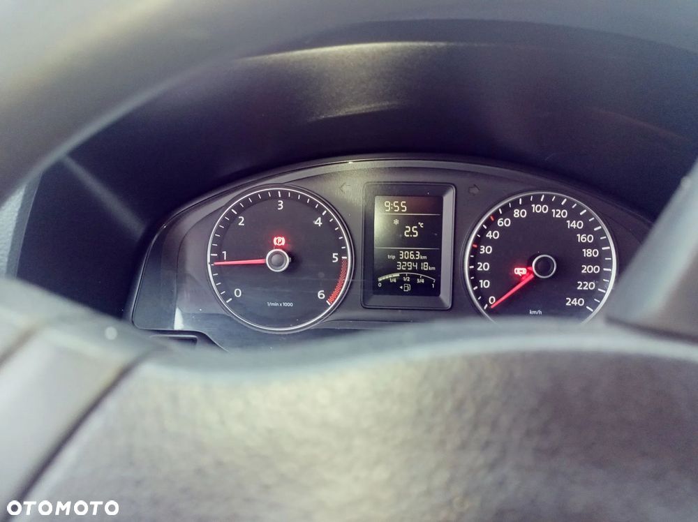 Volkswagen Caravelle - 5