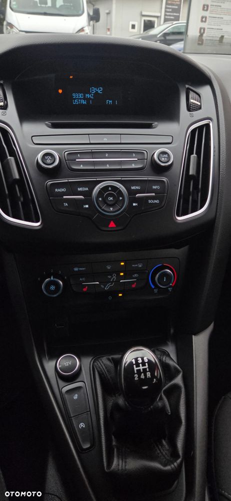 Ford Focus 1.0 EcoBoost Start-Stopp-System Ambiente - 25