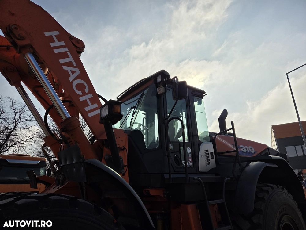 Hitachi Cupa 5mc, 28tone, ANVELOPE NOI, VIRARE prin JOYSTICk, Gresare automata, Inaltiime basculare cupa 4,3m, Lama noua la cupa, produs in JAPONIA, camera luat vederi spate, posibilitate leasing, motor 282 CP, STARE BUNA, PROMOTIE 86.900 EUR+tva - 35