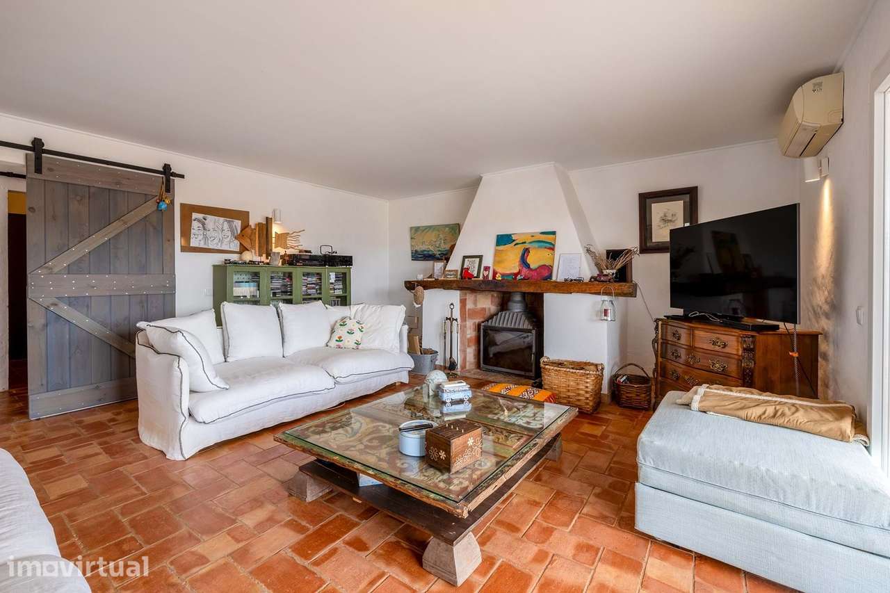 PROPRIEDADE COM CARÁCTER, ESPAÇOSA, COM PISCINA E TERRAÇO NA COBERTURA - Grande imagem: 5/33