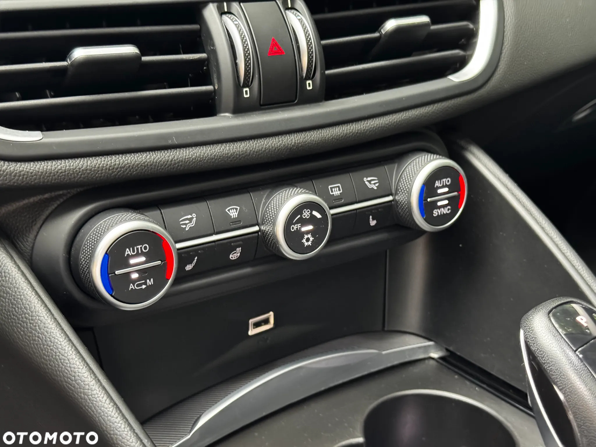 Alfa Romeo Giulia 2.0 Turbo 16V AT8-Q4 Veloce - 23
