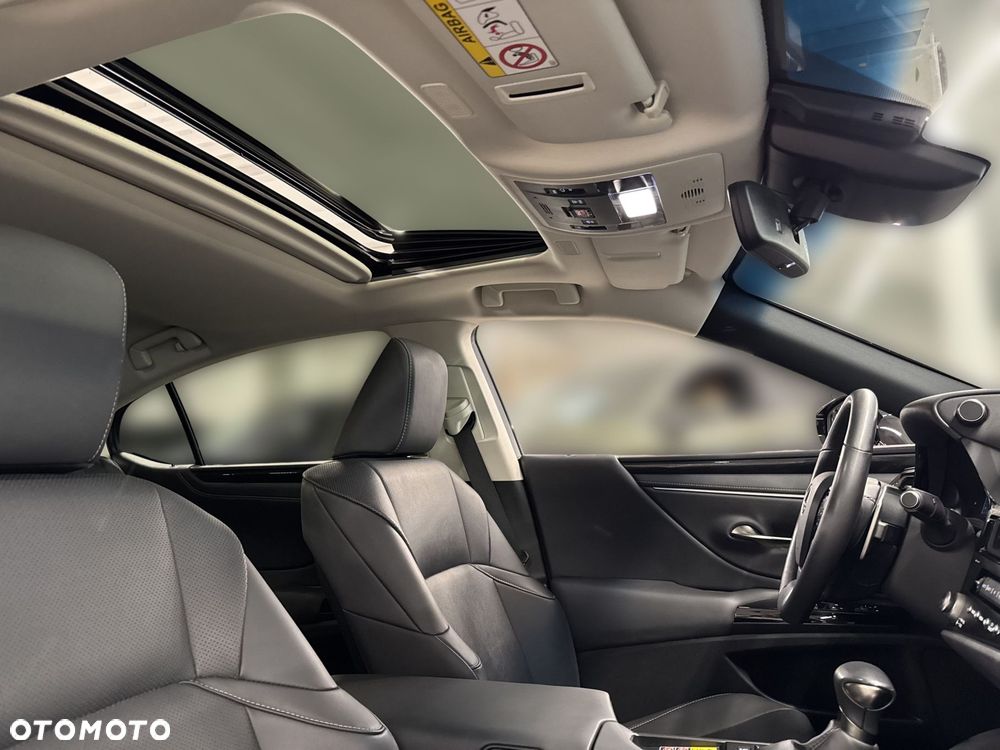 Lexus ES 300h Business Edition - 16