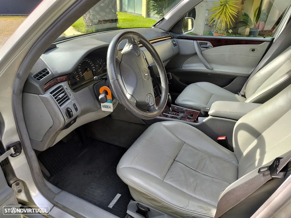 Mercedes-Benz E 220 - 4