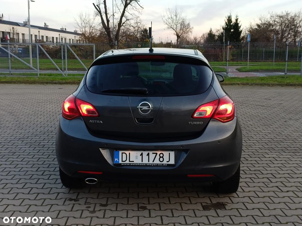 Opel Astra 1.4 Turbo 150 Jahre - 10