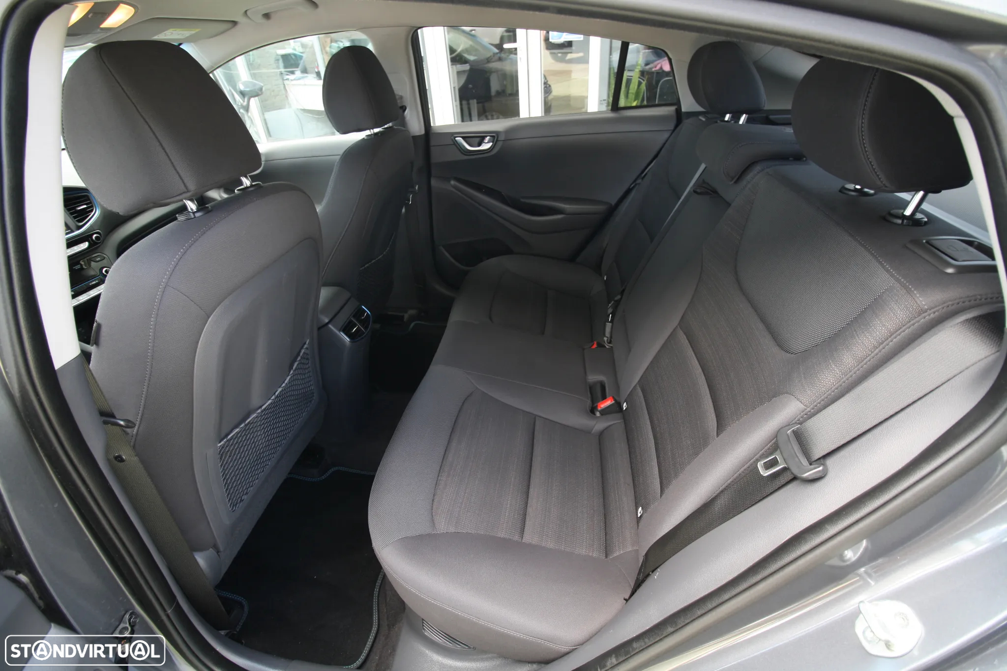 Hyundai Ioniq 1.6 GDI HEV Hybrid Tech - 19