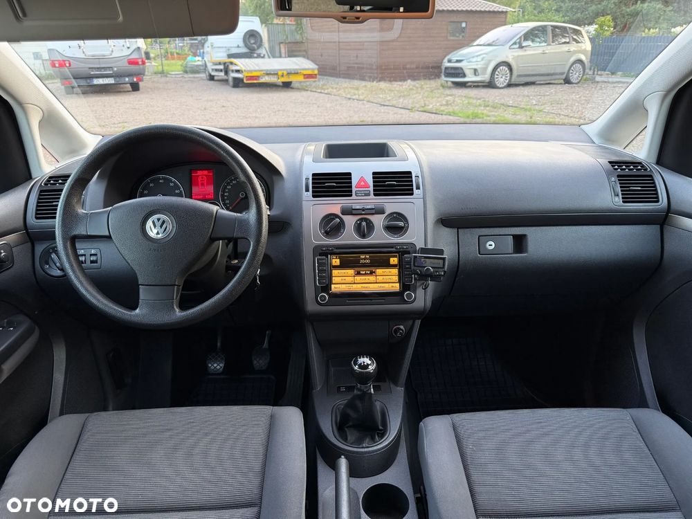 Volkswagen Touran - 10