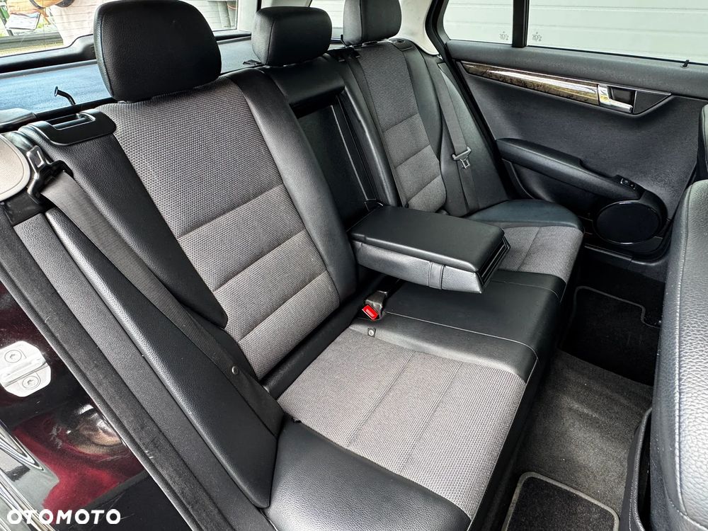 Mercedes-Benz Klasa C 180 CGI Automatik BlueEFFICIENCY Avantgarde - 18