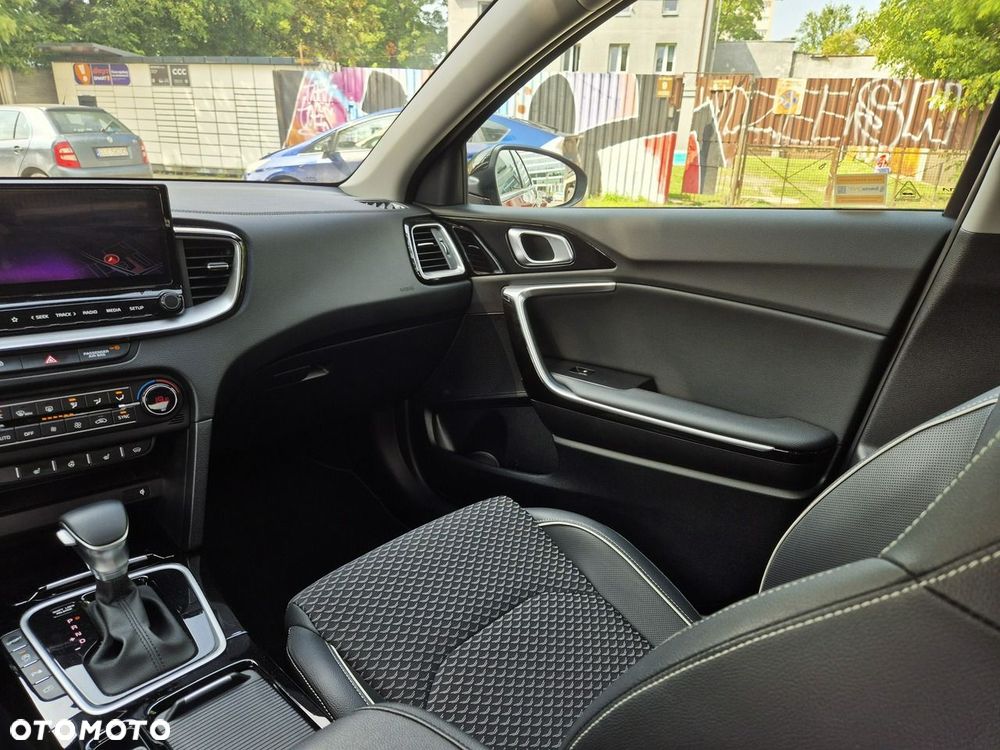 Kia XCeed 1.5 T-GDI Business Line DCT - 32