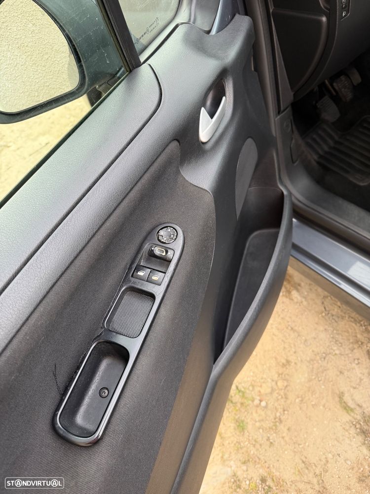 Peugeot 207 90 HDi FAP (Blue Lion) Premium - 18