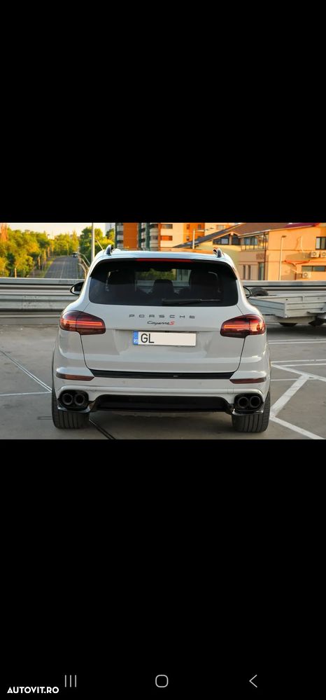 Porsche Cayenne 4.2 L S - 4