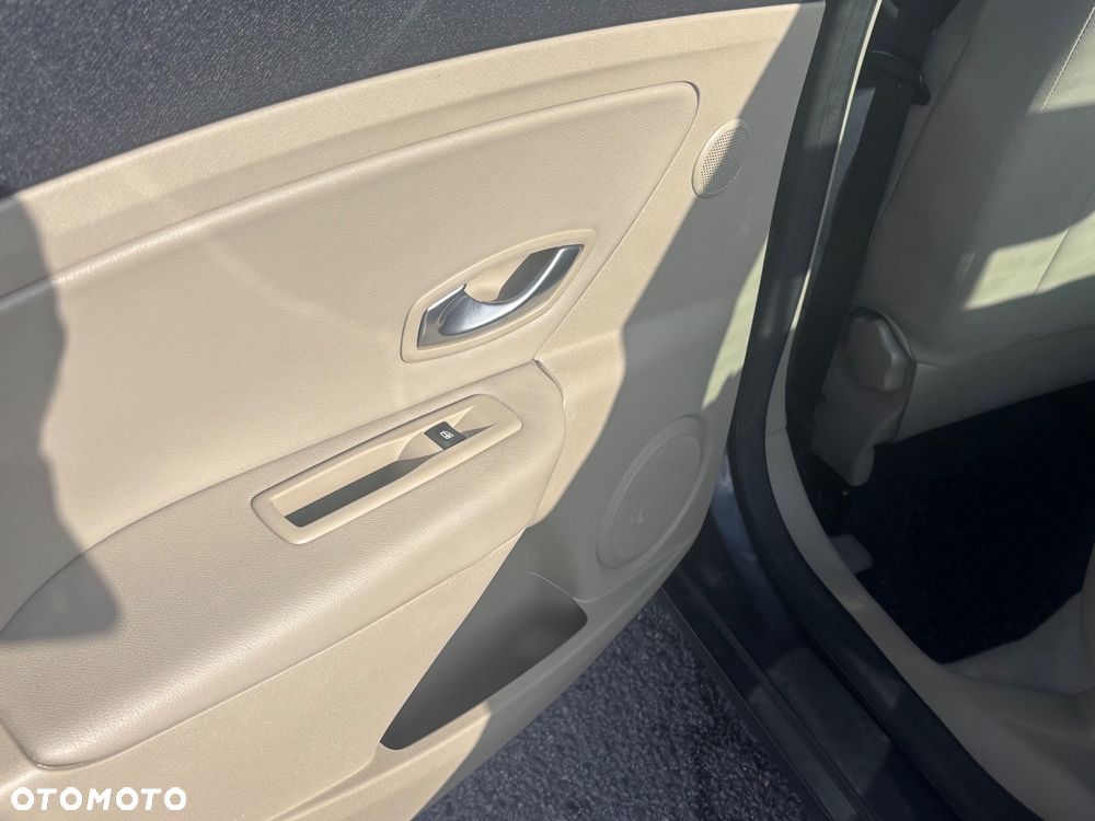 Renault Fluence 1.6 16V 110 Dynamique - 17