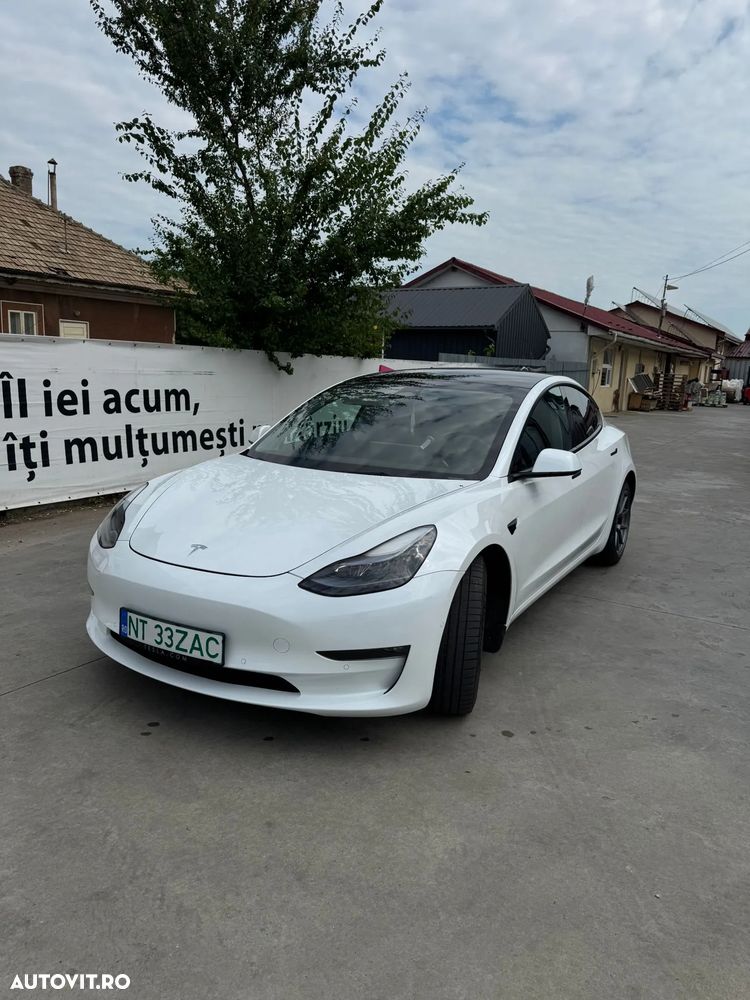 Tesla Model 3 - 1