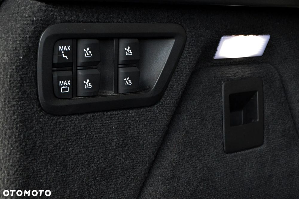 BMW X7 - 24