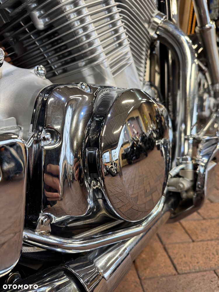 Suzuki Intruder - 10