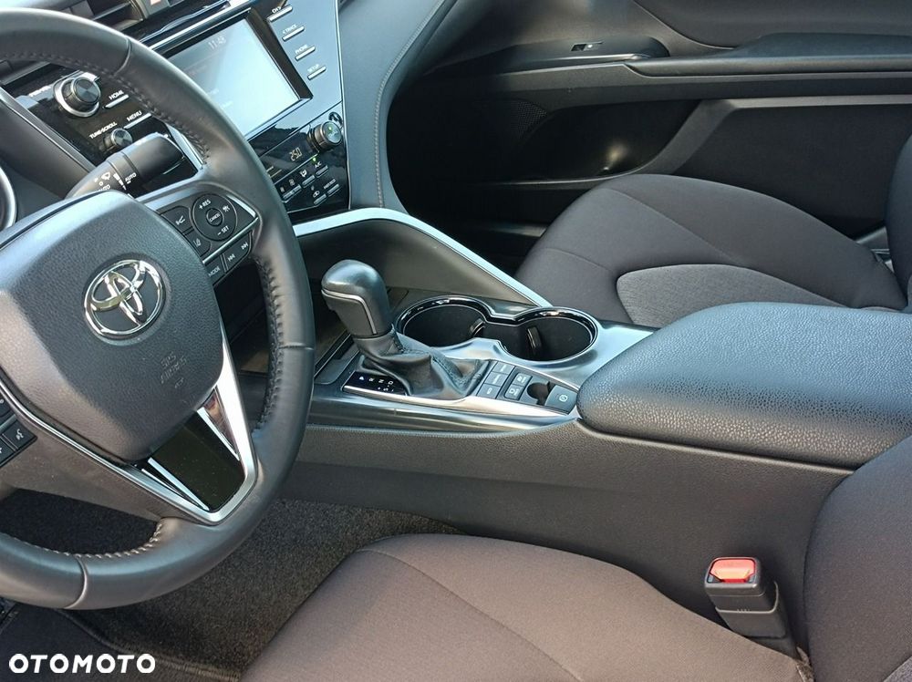 Toyota Camry 2.5 Hybrid Comfort CVT - 30