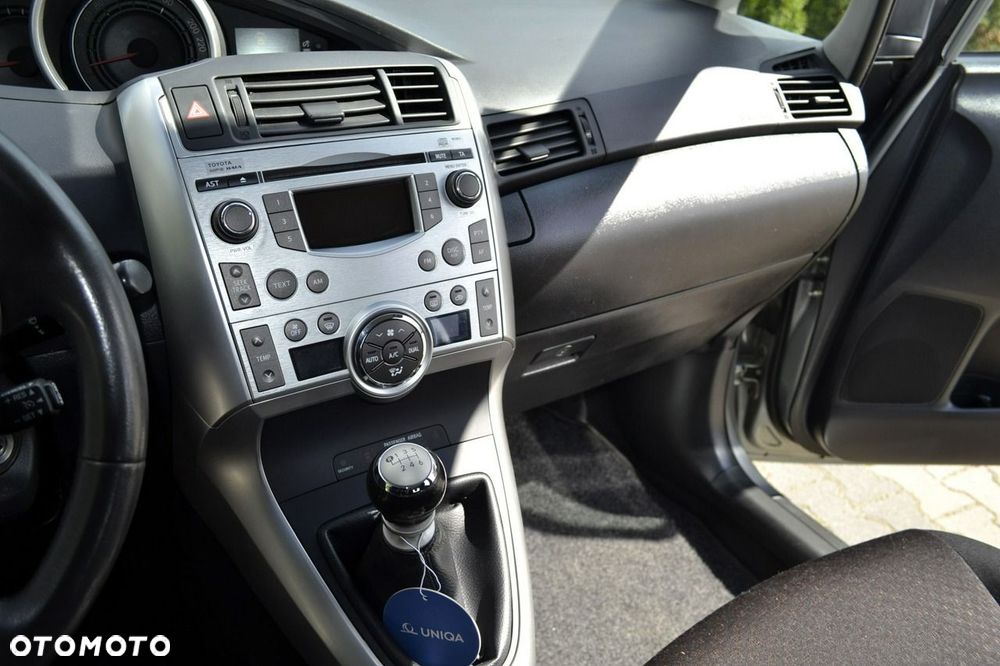 Toyota Verso 1.8 Premium - 16