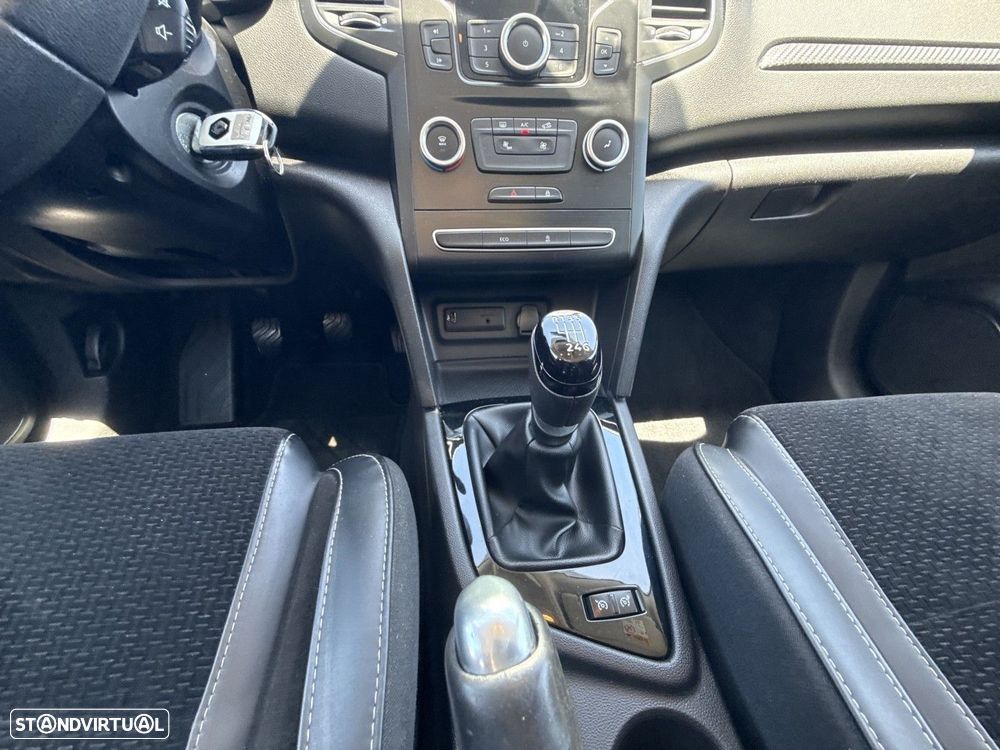 Renault Mégane 1.5 Blue dCi Intens - 8