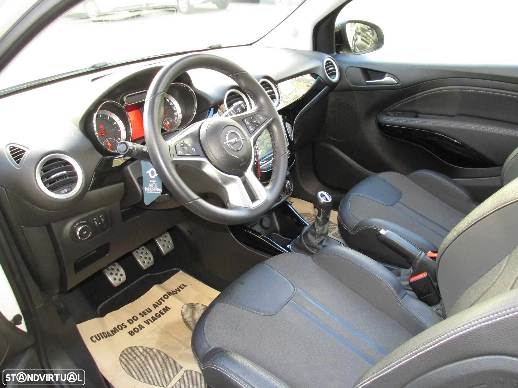 Opel Adam 1.0 T Rocks - 11