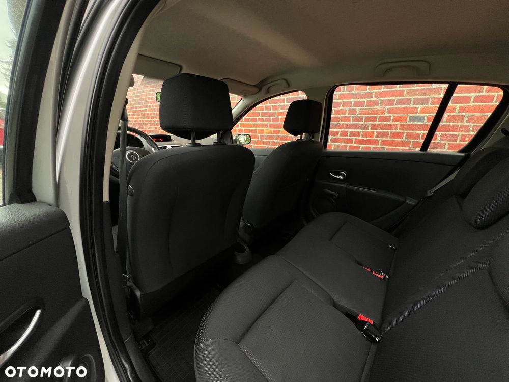 Renault Clio - 11