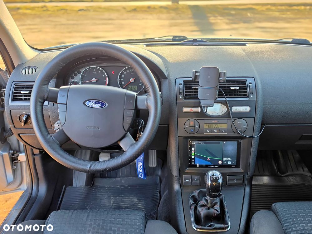 Ford Mondeo 2.0 Ghia - 9