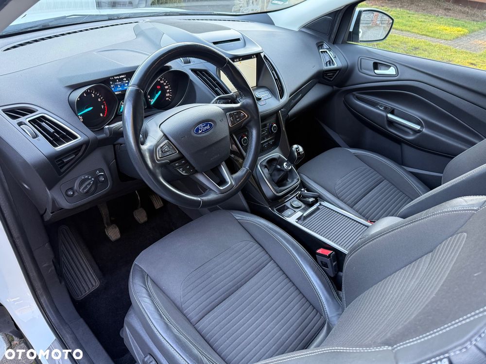 Ford Kuga 1.5 EcoBoost 2x4 Titanium - 17