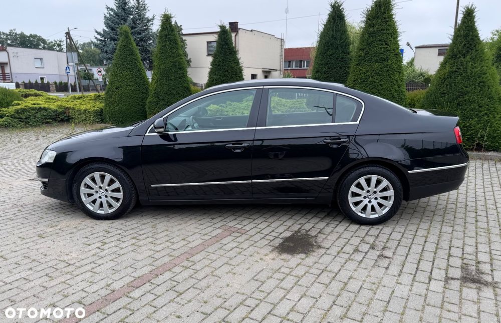 Volkswagen Passat 2.0 TDI DPF BlueMot Comfortline - 17