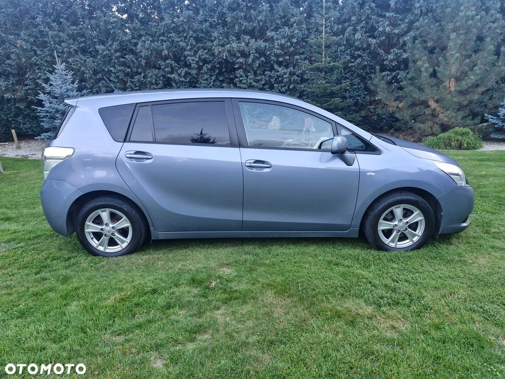 Toyota Verso 2011 photo 4