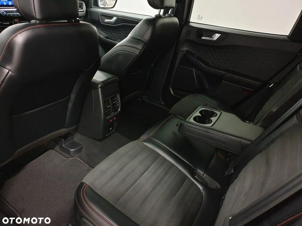 Ford Kuga 2.0 EcoBlue 4x4 ST-LINE X - 23
