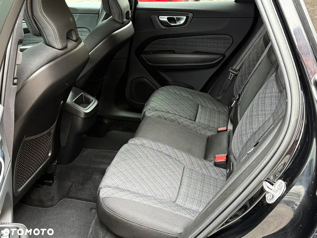 Volvo XC 60 B4 D Geartronic Momentum Pro - 35