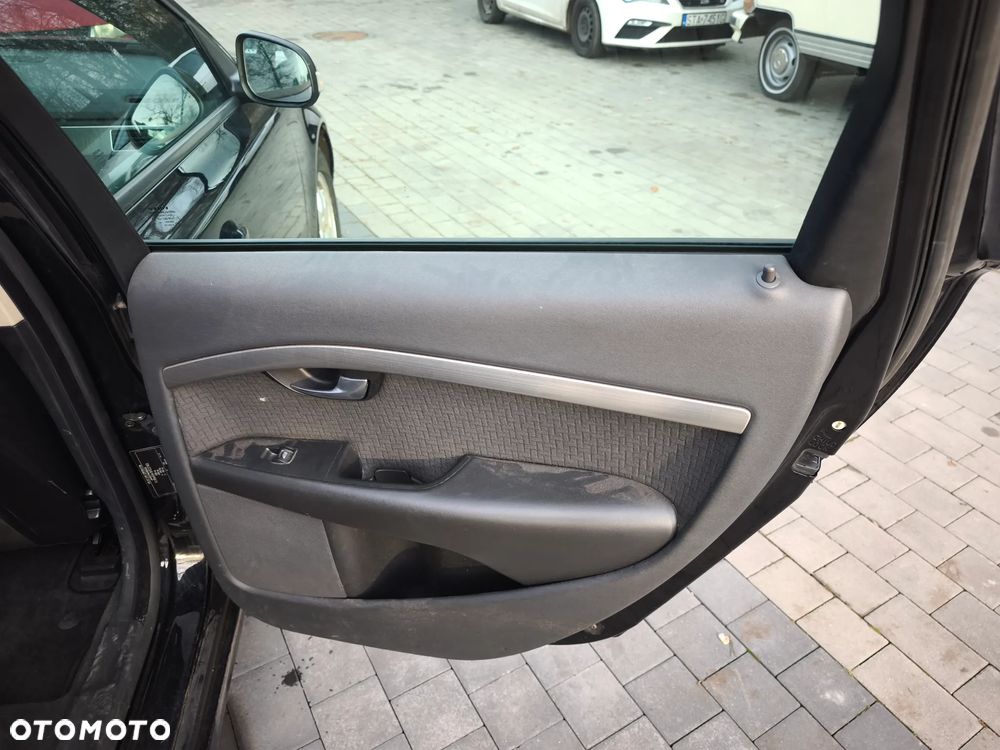 Volvo V70 2.4 D DPF Momentum - 13