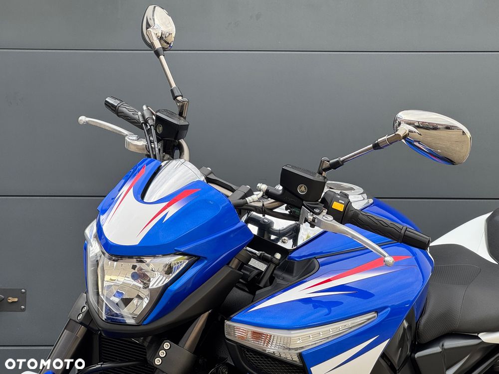 Suzuki GSX - 28