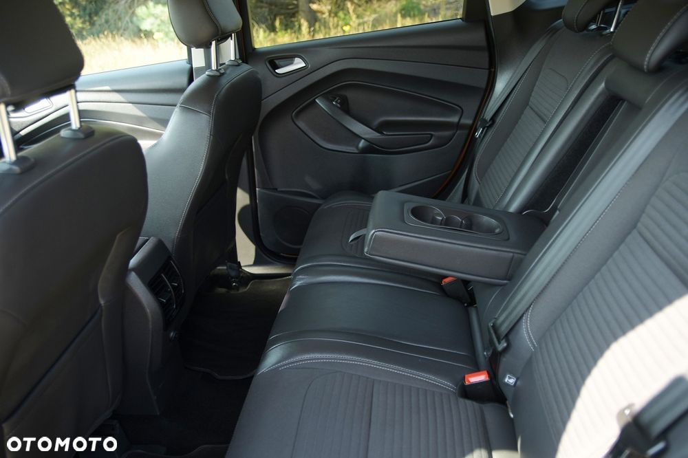 Ford Kuga 2.0 TDCi 2x4 Titanium - 25