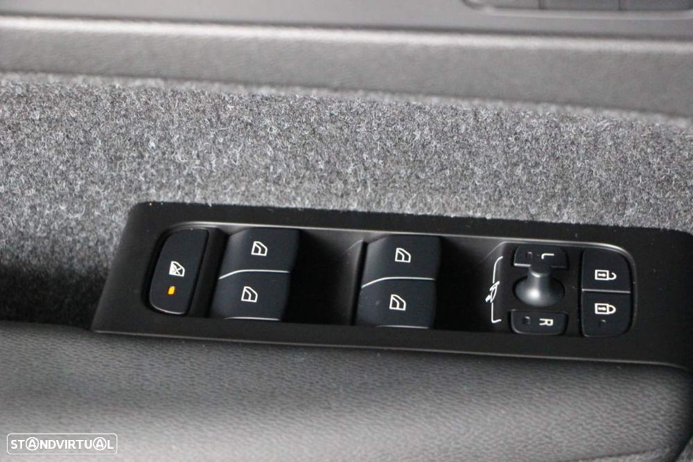 Volvo XC 40 2.0 B4 Inscription - 22