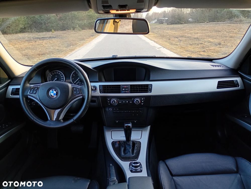 BMW Seria 3 320i Edition Exclusive - 24