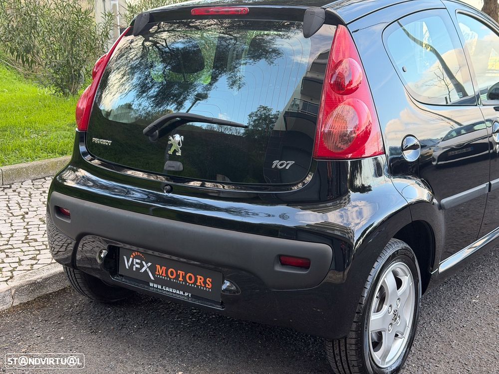 Peugeot 107 1.0 Trendy E4 - 23