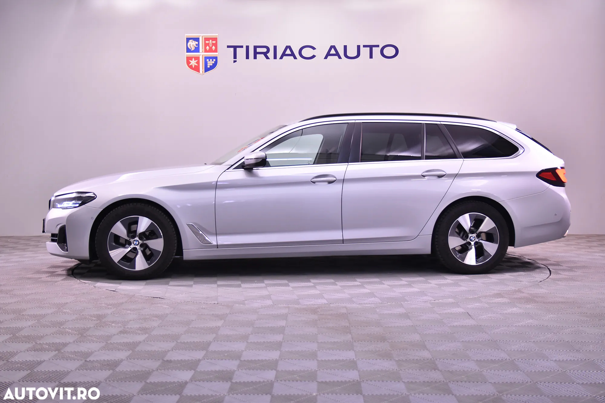 BMW Seria 5 520d Touring Aut. - 2