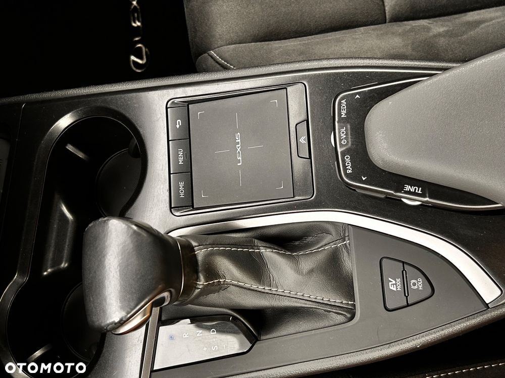 Lexus UX 250h (E-FOUR) Executive Line - 36