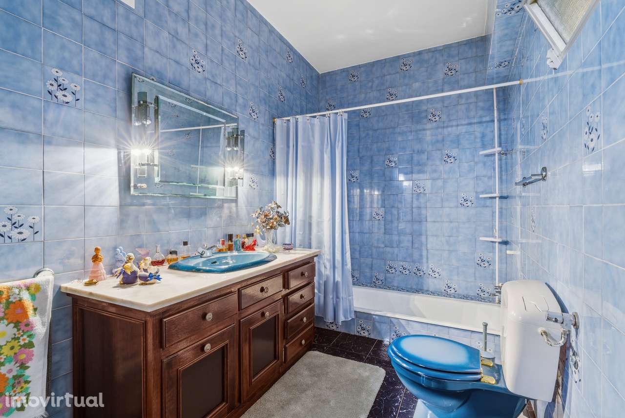 Elegante Moradia T3 com Terraço, Jacuzzi e Excelente Exposição Solar - Grande imagem: 5/26