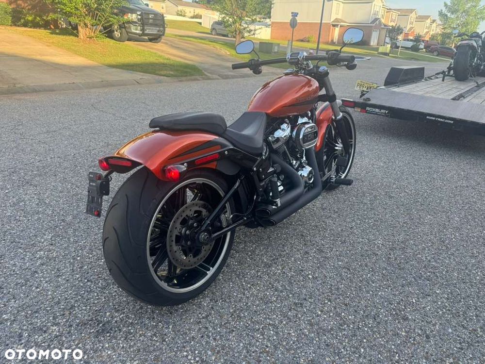 Harley-Davidson Softail Breakout - 5