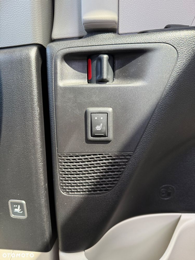 Chrysler Pacifica - 16