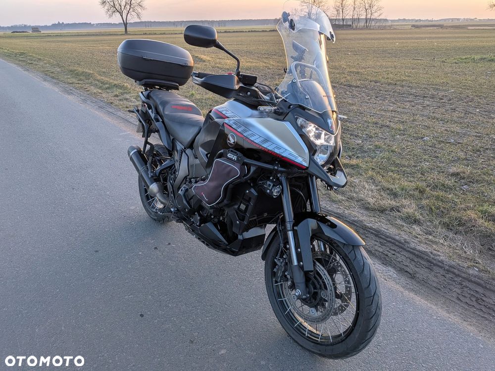 Honda VFR - 13