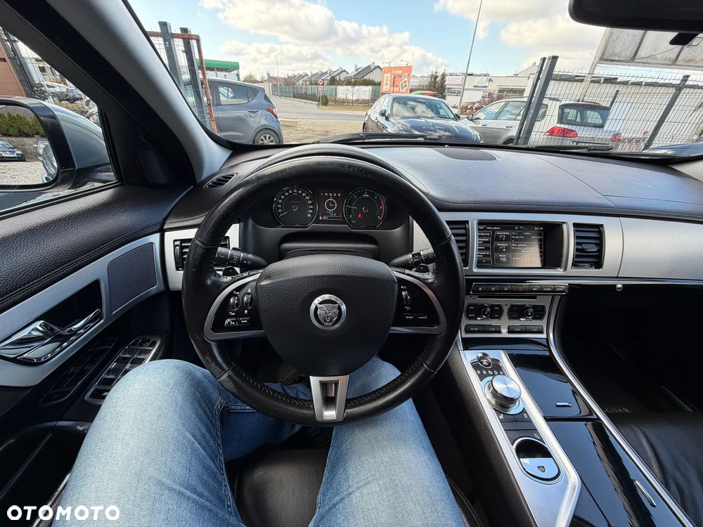 Jaguar XF 2.2 - 24