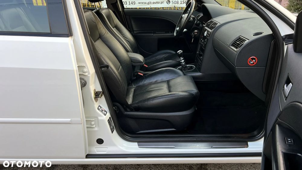 Ford Mondeo 2.5 V6 Ghia - 24