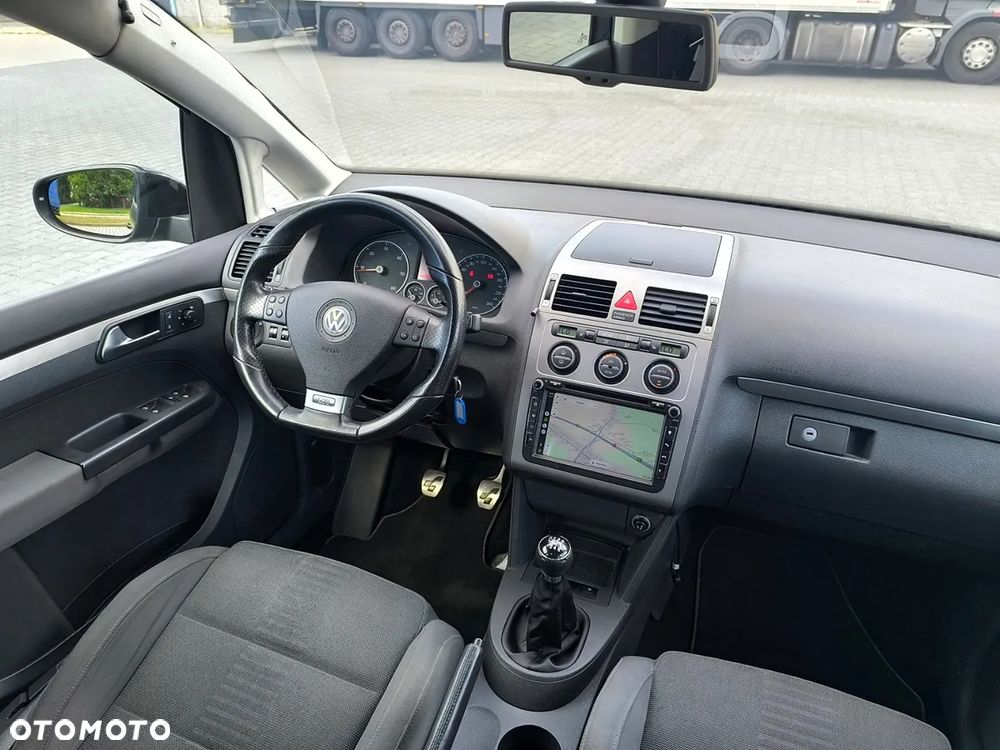 Volkswagen Touran 2.0 TDI DPF Highline - 9