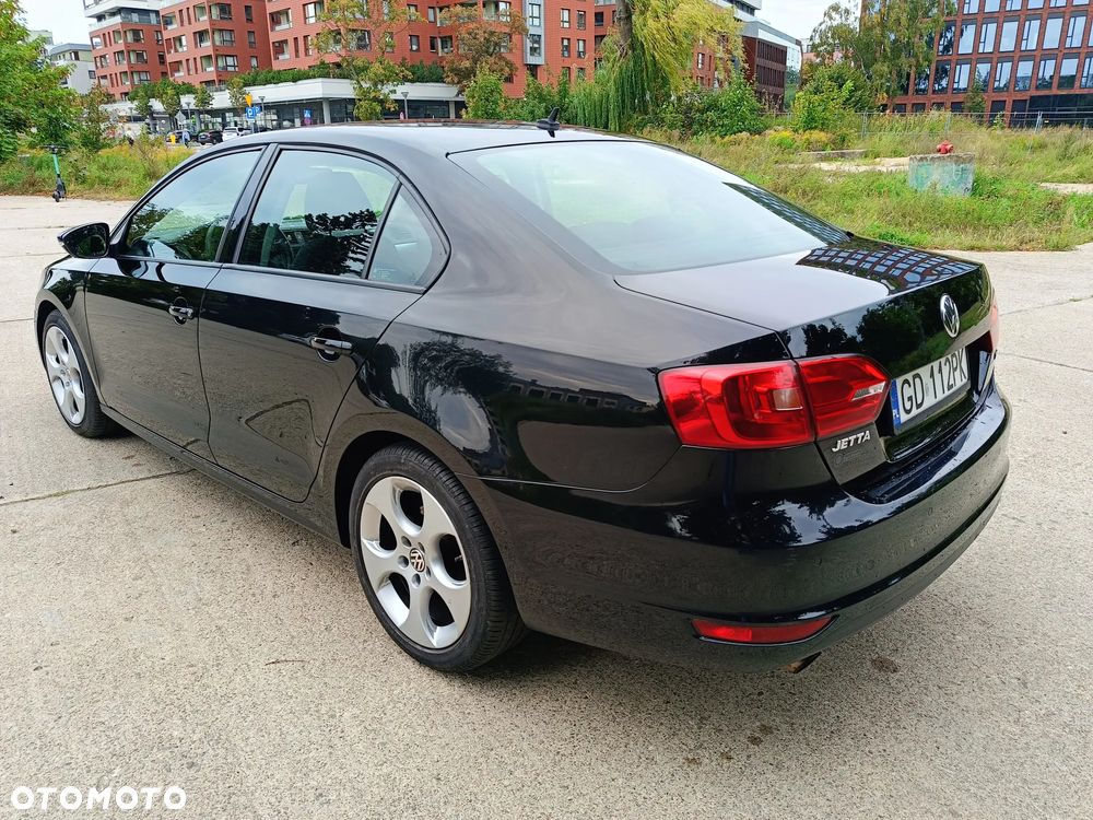 Volkswagen Jetta - 4