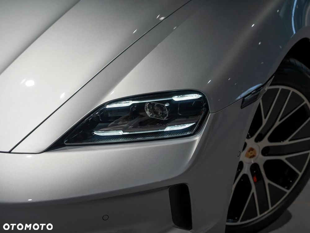 Porsche Taycan 4 - 15