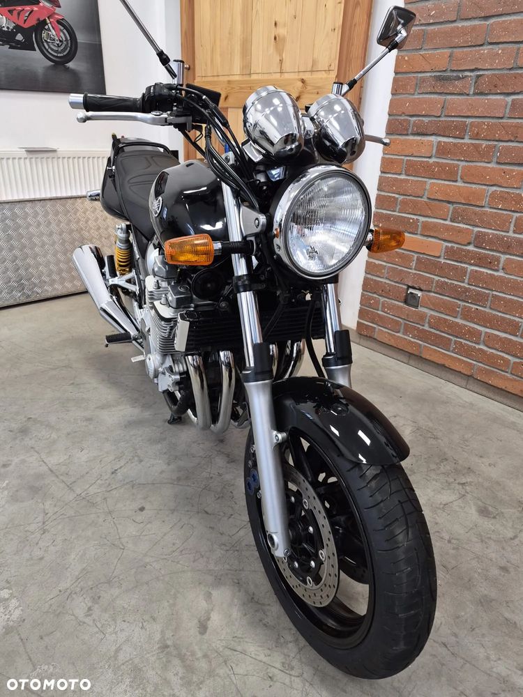 Yamaha XJR - 11
