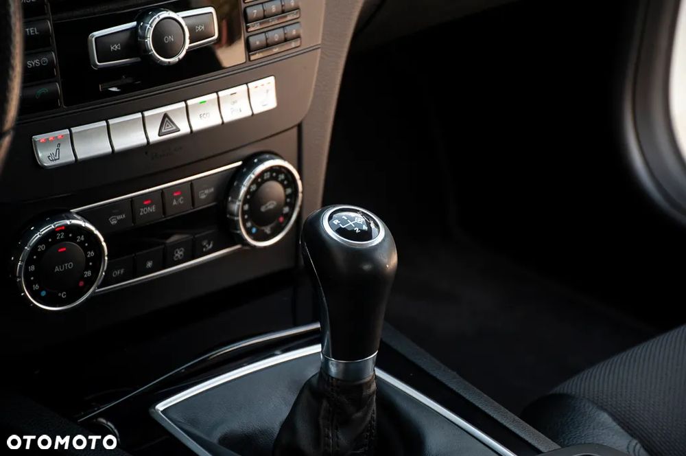 Mercedes-Benz Klasa C 180 BlueEFFICIENCY - 34