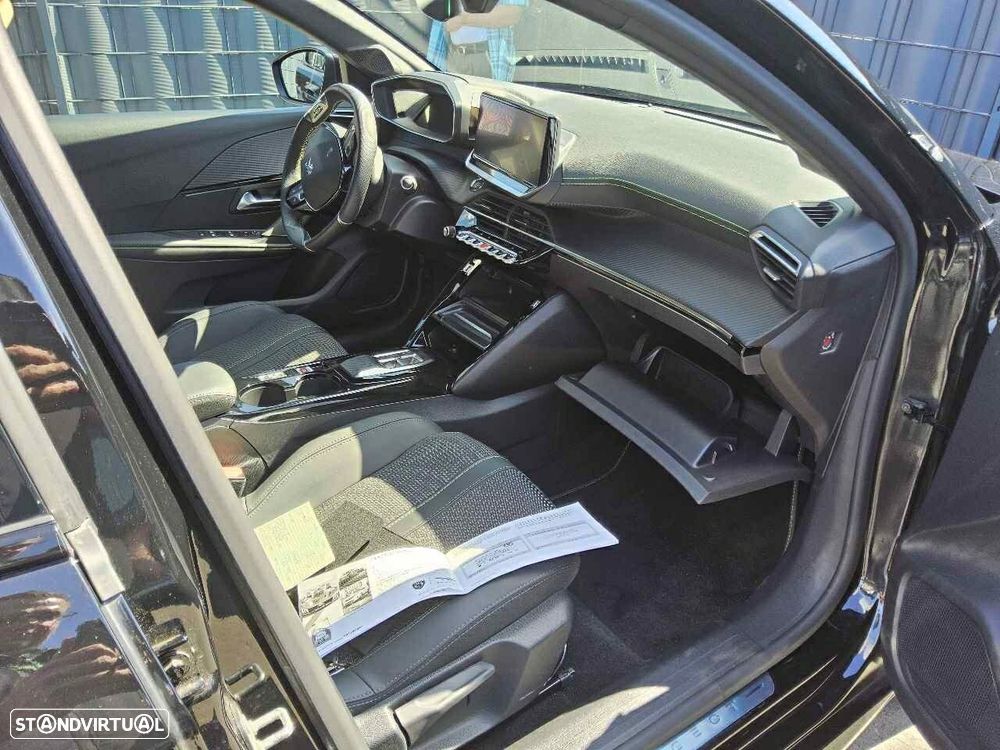 Peugeot e-208 GT - 2